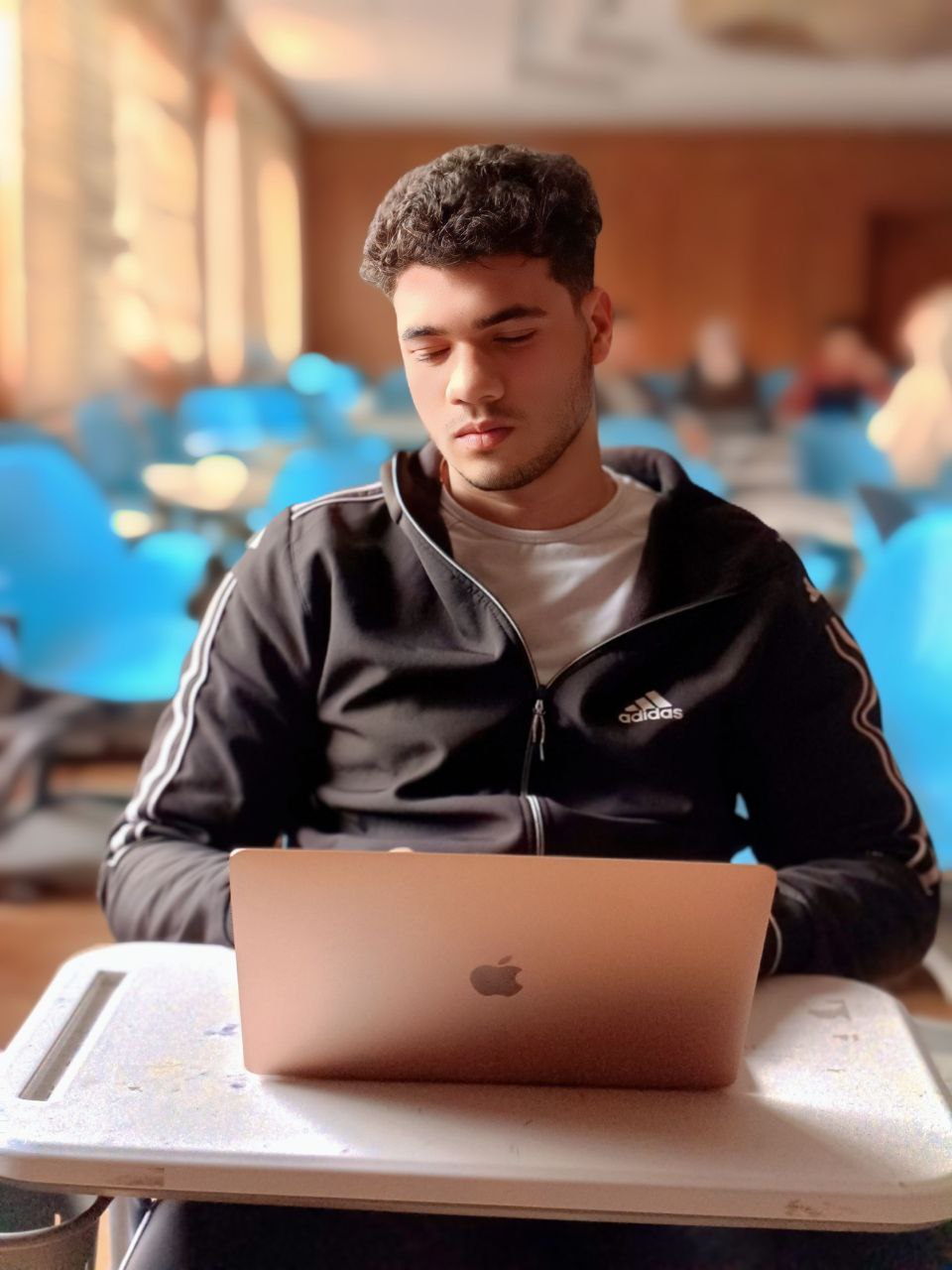 عمرو الغريب